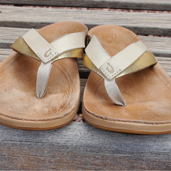 Olukai KAEKAE Slip On Leather Sandals Womens Size 11 Thong Flip Flops Tapa Gold - Picture 4 of 11